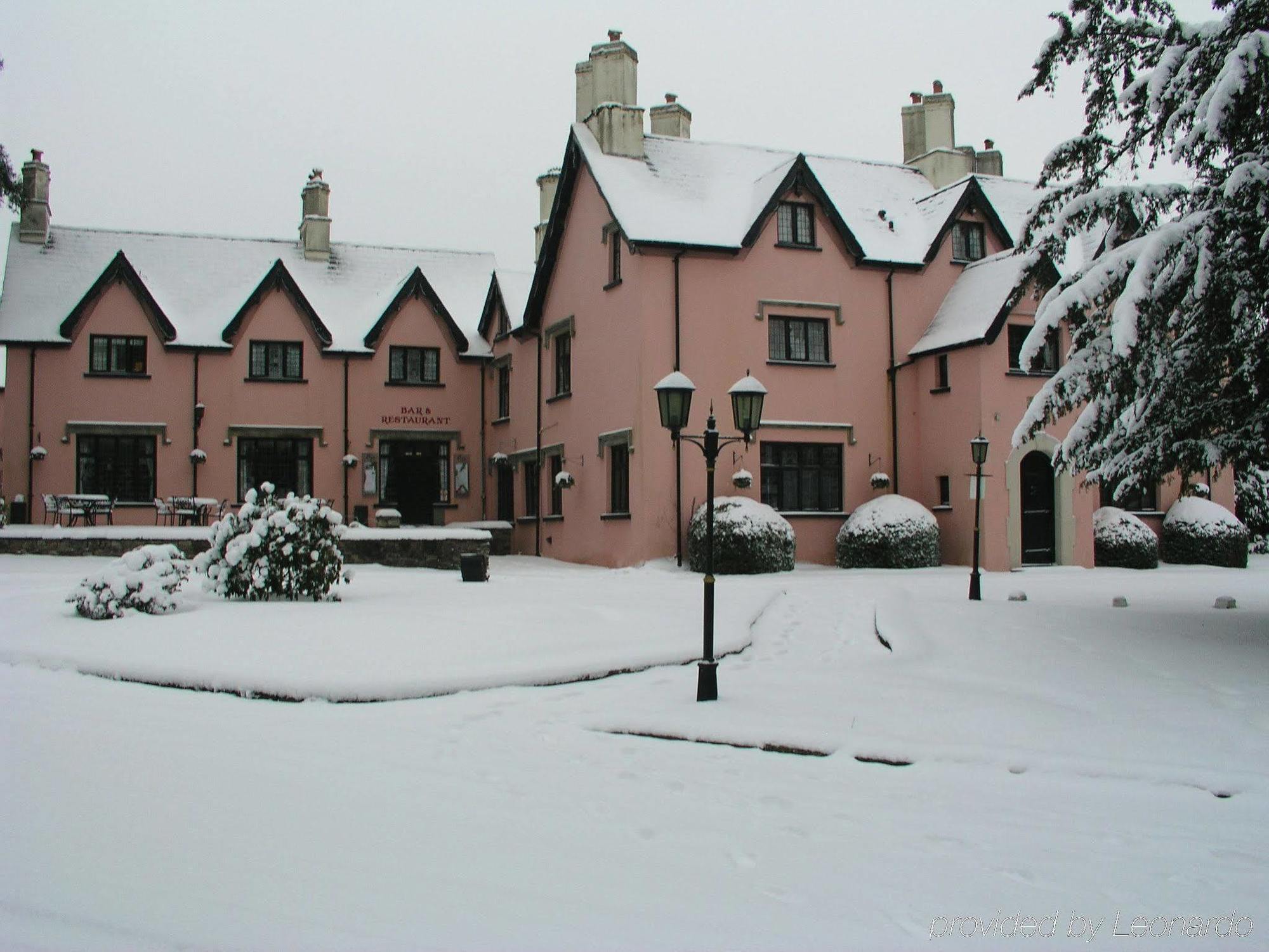 Cwrt Bleddyn Hotel & Spa Аск Экстерьер фото